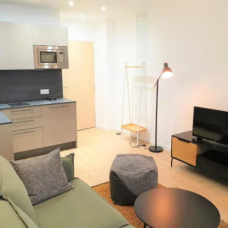 Hyper-centre Moderne 206 * Νίκαια